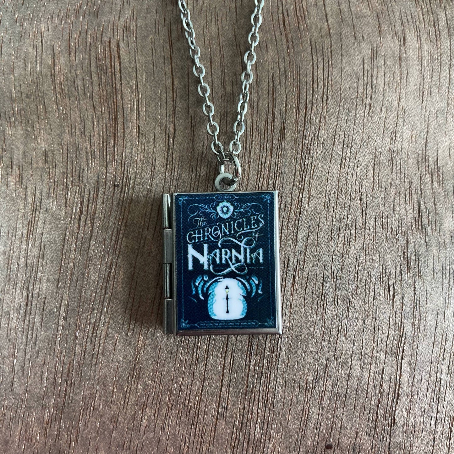 Book Locket Chronicles of Narnia - Lamp Post : Stainless Steel