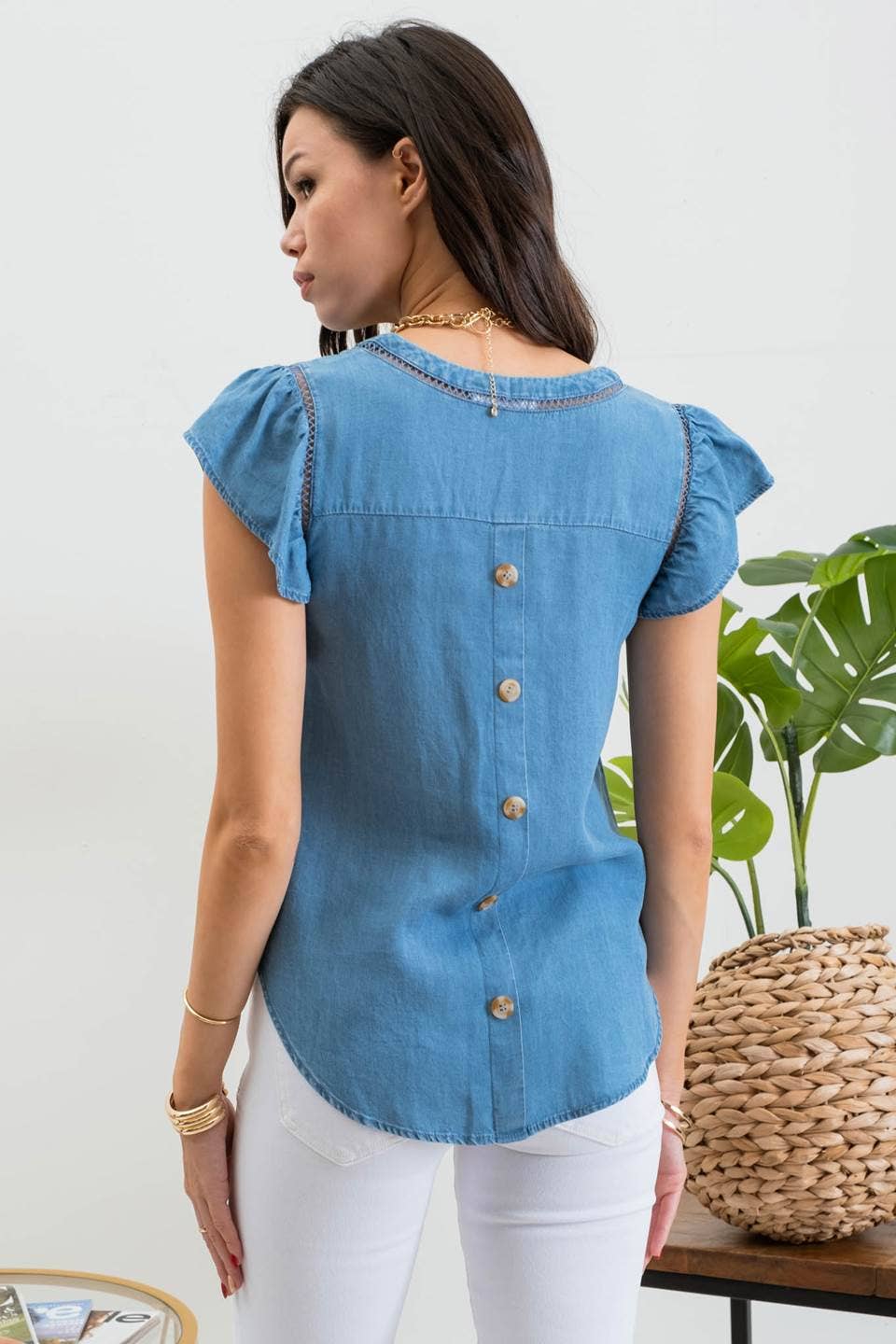 CHAMBRAY BACK BUTTON TOP: