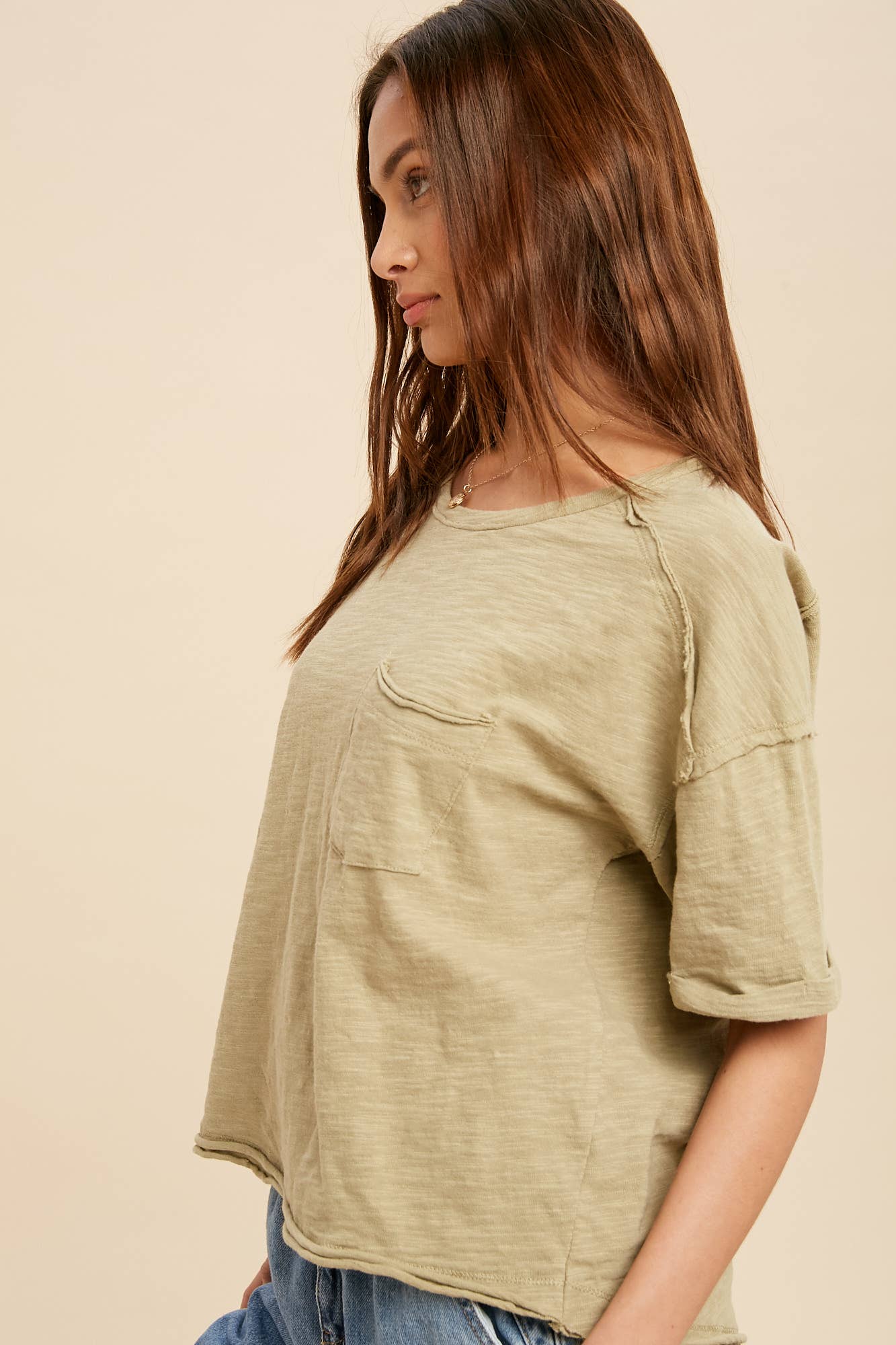 COTTON GARMENT WASHED SHORT SLEEVE POCKET TEE: LIGHT OLIVE