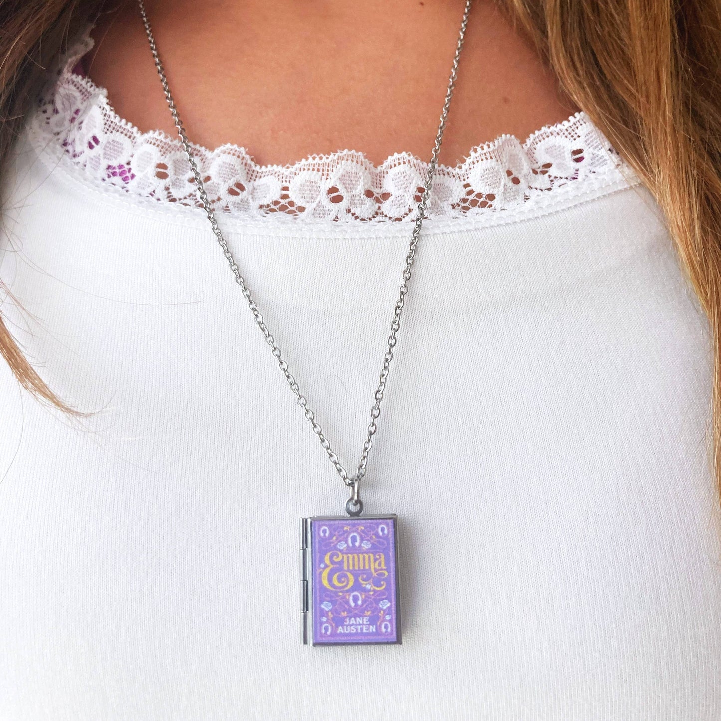 Book Locket Emma - Lilac Filagree: Stainless Steel